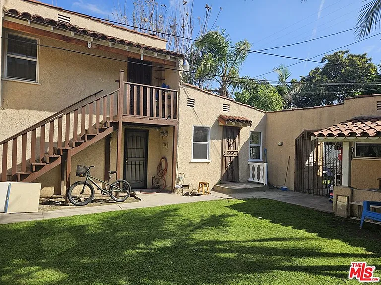 2226 Zoe Ave #B — Photo 1