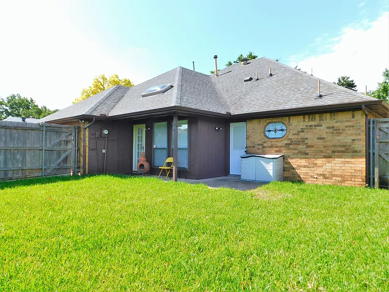2105 Sonata Ln — Photo 26