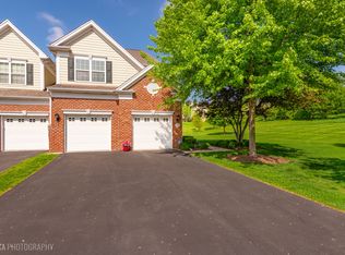 1110 Pine Valley Ct, Elgin, IL 60124