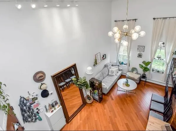 212 9th Street image 5 of 14