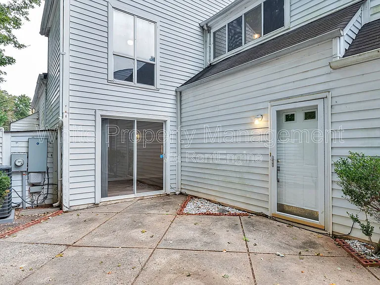6927 Stonington Ln — Photo 24