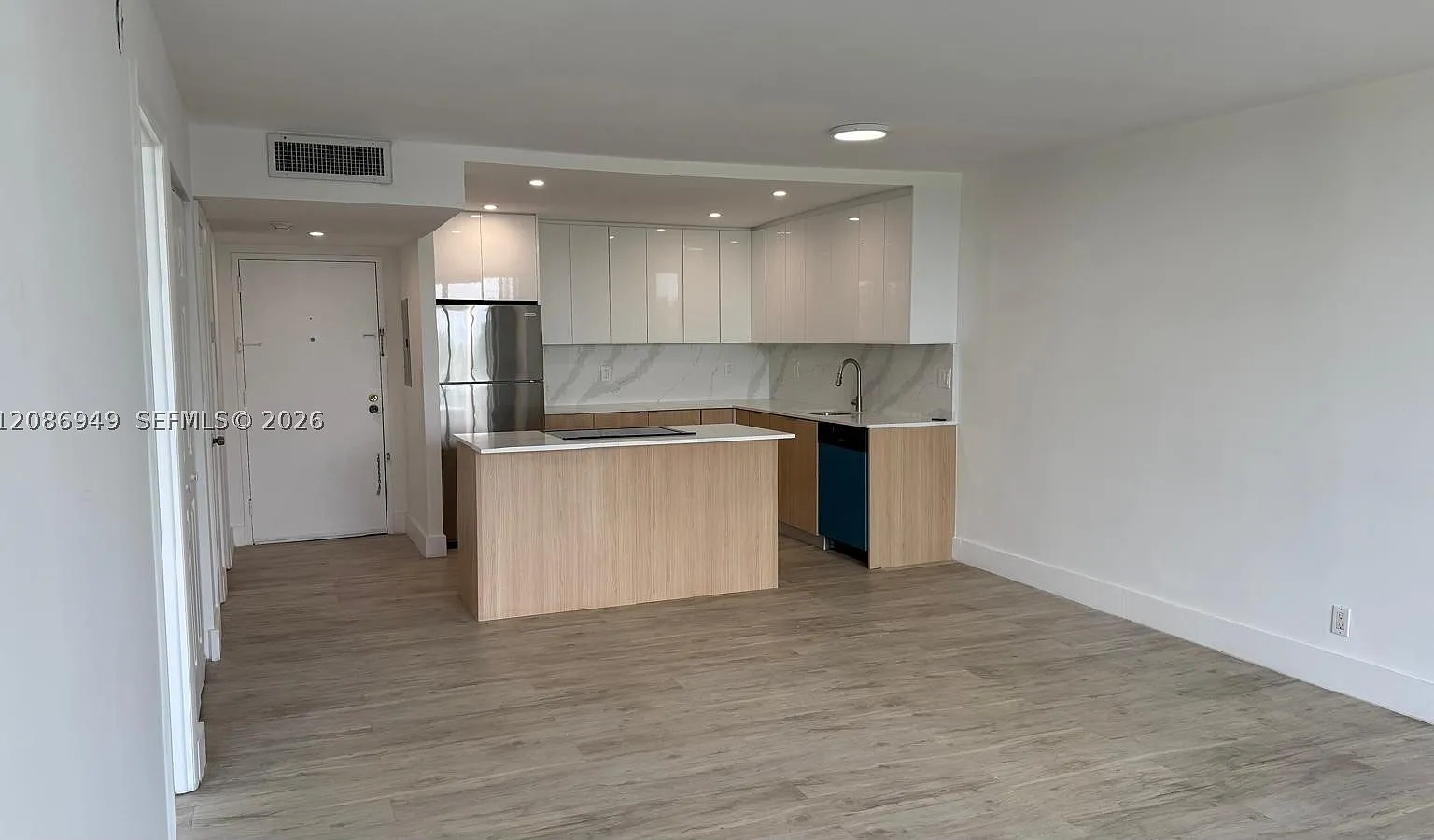 1 bed, 1.0 bath, 780 sqft, $2,100 — Photo 3