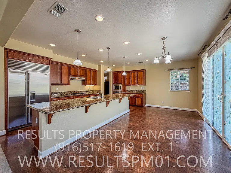 2425 Foxcroft Cir — Photo 15