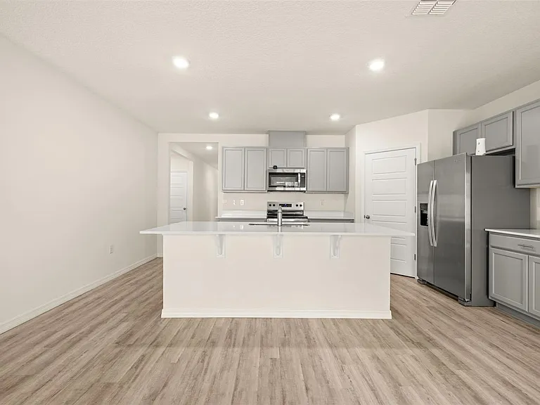 1078 Clay Blvd — Photo 6