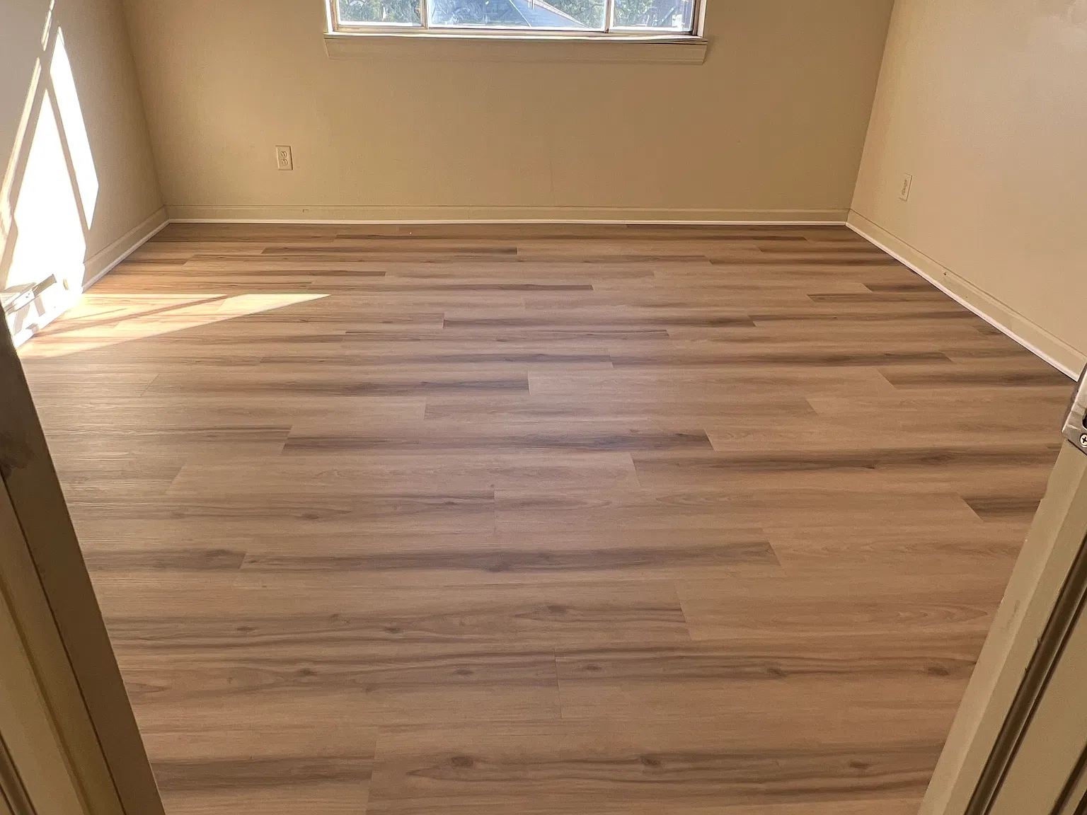 5 bed, 2048 sqft, $2,000 — Photo 2