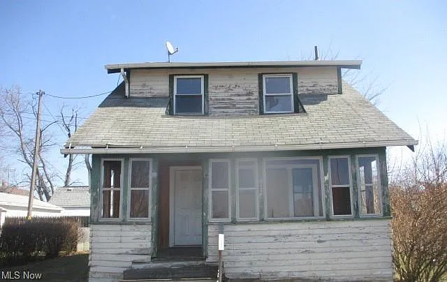 563 Gridley Ave photo 1