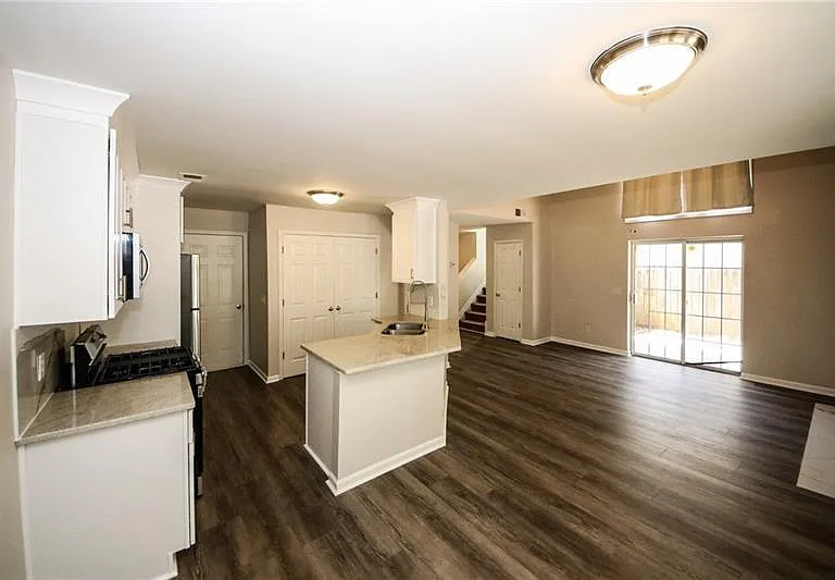 121 Stoneforest Dr — Photo 15