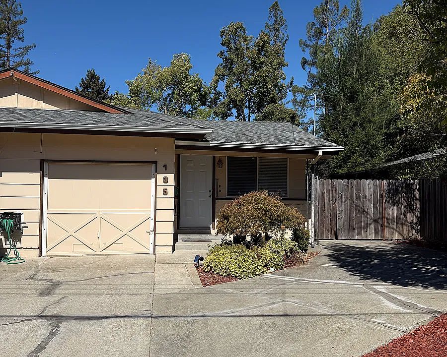 1st image of 135 Gilbert Ct