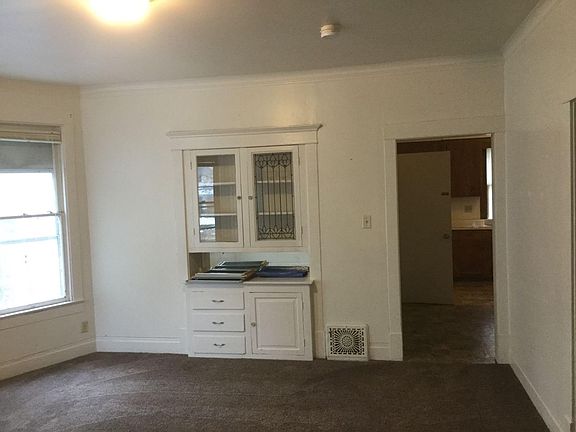 3rd image of 1708 W Ayres Ave