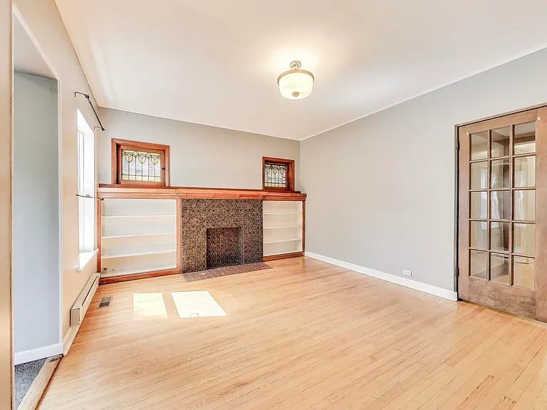 4746 N Malden St #3 — Photo 3