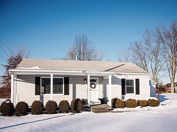 3rd image of 260 Bennett Dr