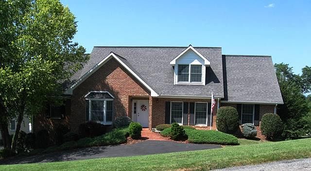 1st image of 4 Hamilton Dr