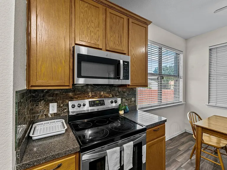 8101 Southern Pine Way — Photo 7