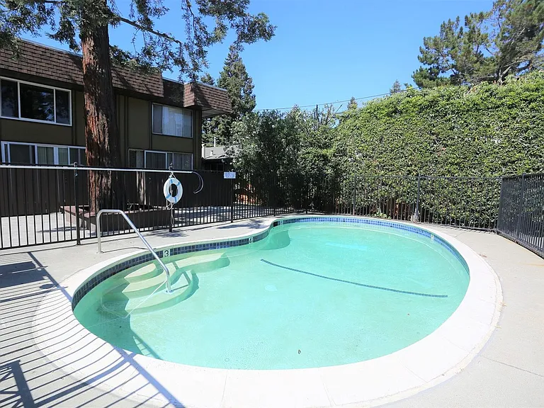 1587 Oxford St #11 — Photo 9