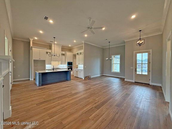 3rd image of 322 Tremont Dr