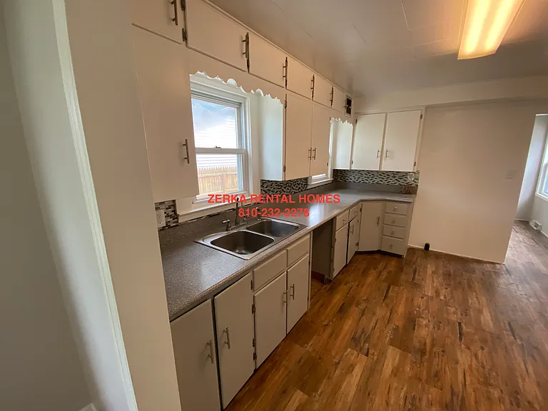 2077 Algonac Dr — Photo 8