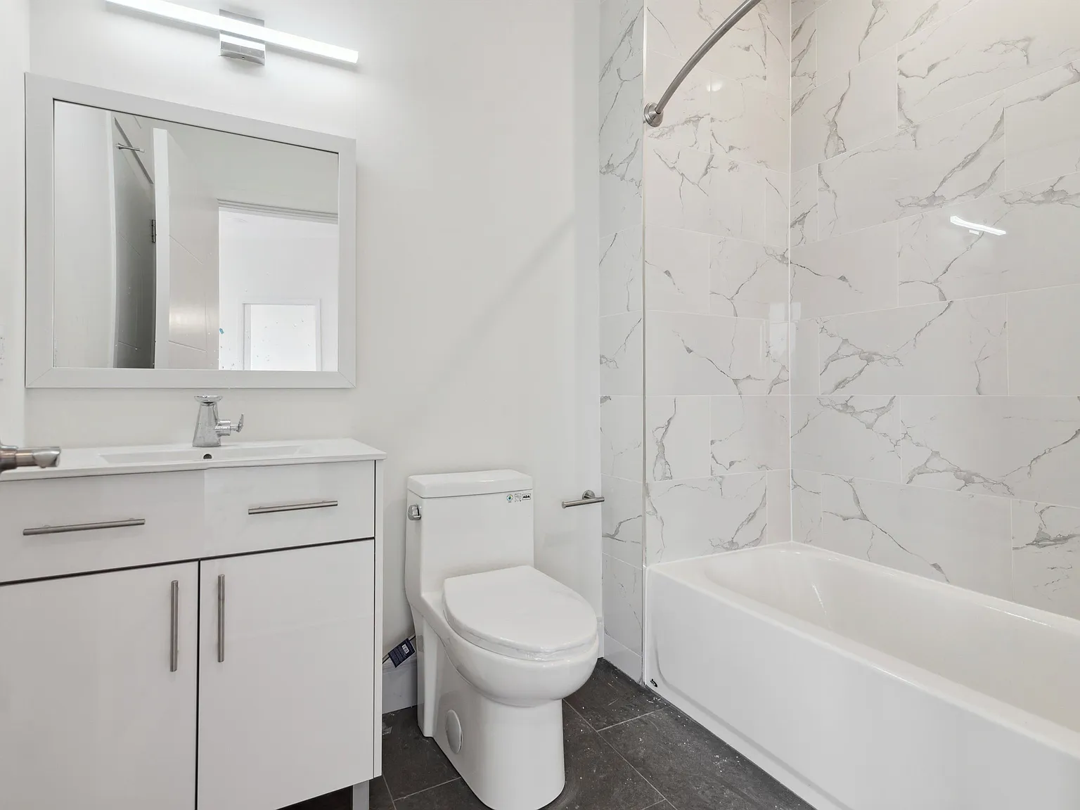 2 bed, 882 sqft, $2,108 — Photo 4