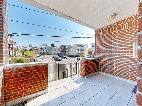 3rd image of 139 Selden St