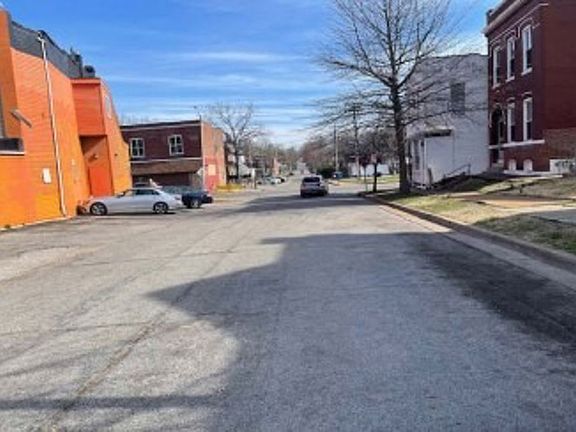 Exterior Neighborhood (street photo)
