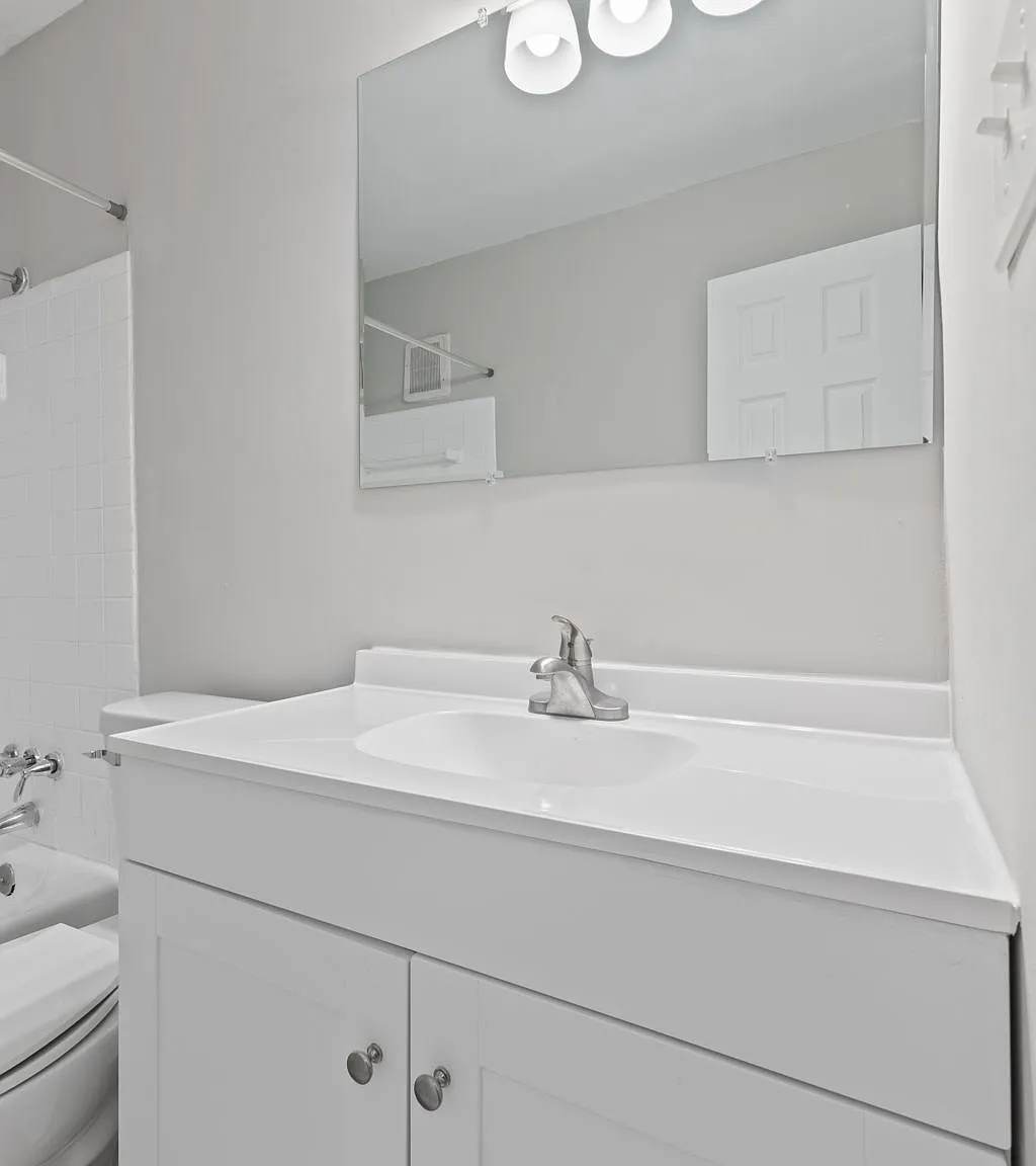 2 bed, 1.0 bath, 700 sqft, $1,100 — Photo 4