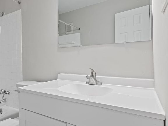 4th image of 5960 E 42nd St APT F