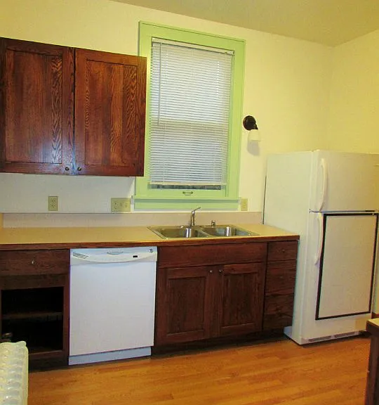 220 State St #4 — Photo 3