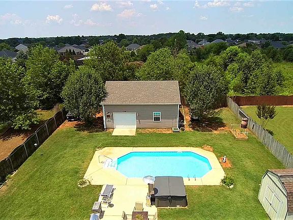 3rd image of 144 Antique Rose Dr