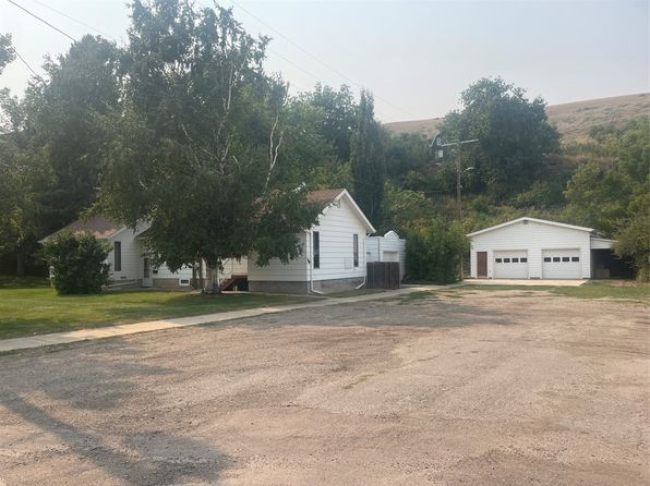 10 Park St, Belt, MT 59412