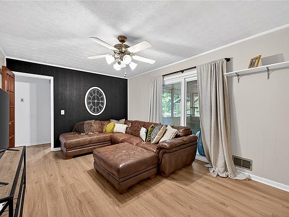 4th image of 1438 Gardner Rd NW