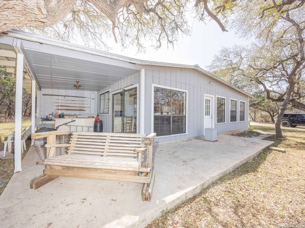 390 County Road 245, Hondo, TX 78861