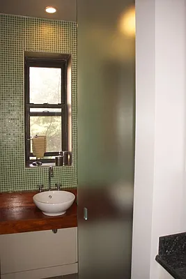 Sold by Aclawrence | media 25