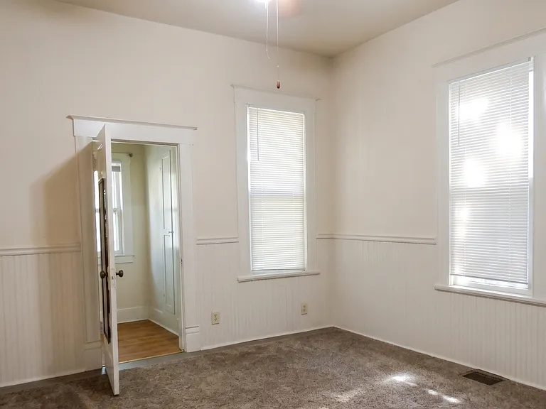 1207 E Elm St — Photo 9