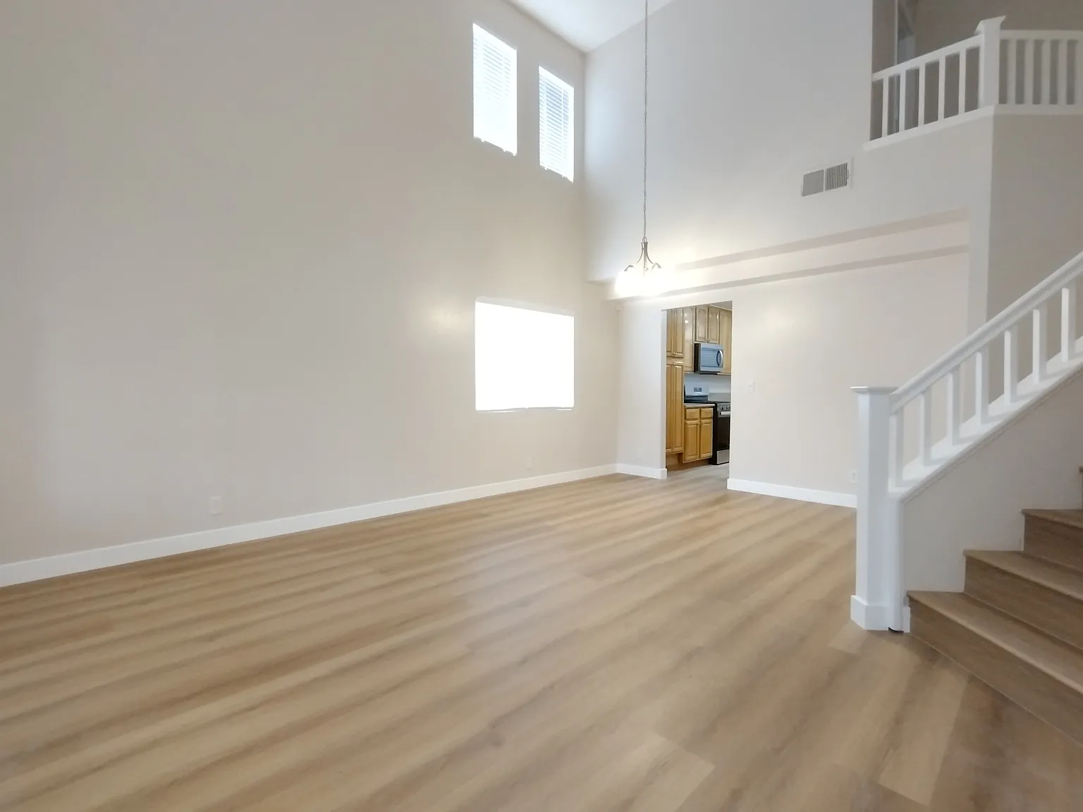 5 bed, 1942 sqft, $3,445 — Photo 4