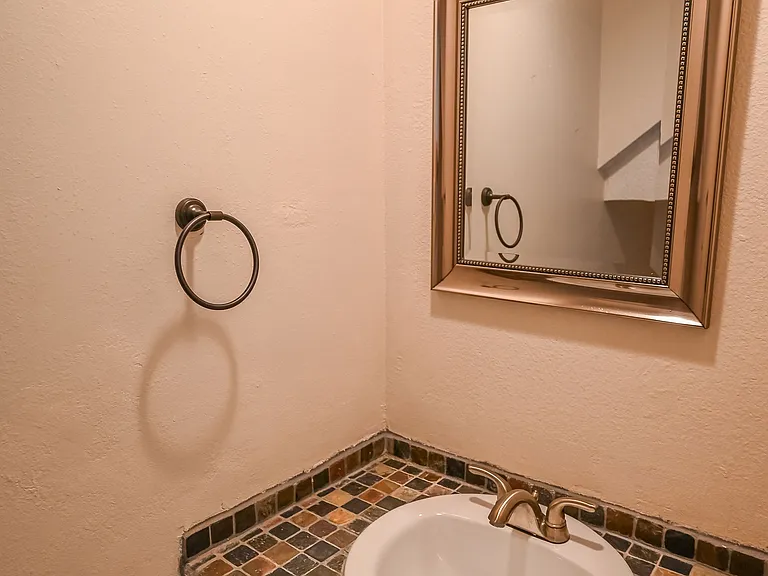 2100 Newport Dr — Photo 4