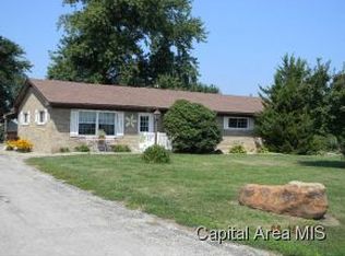 5647 Watret Rd, New Berlin, IL 62670