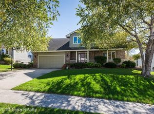 9112 Tanglewood Dr, Urbandale, IA