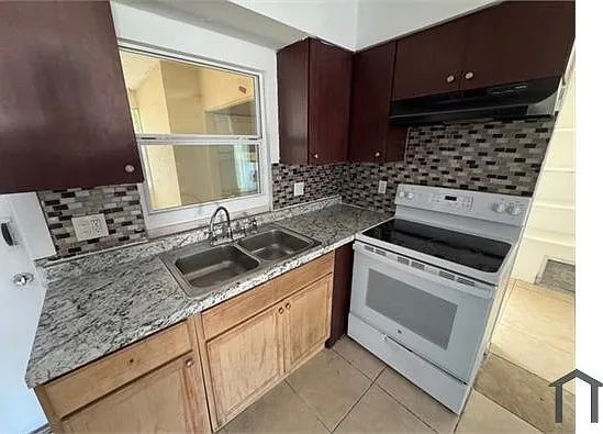 3 bed, $2,500 — Photo 2