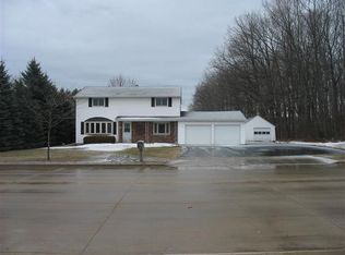 5031 W Custer St, Manitowoc, WI 54220