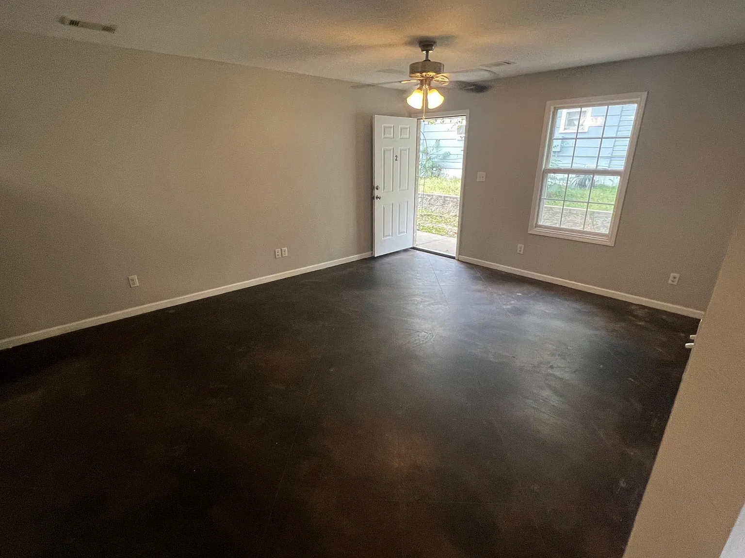 415 W Hunt St — Photo 4