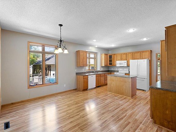 3rd image of 16891 88th Ave N