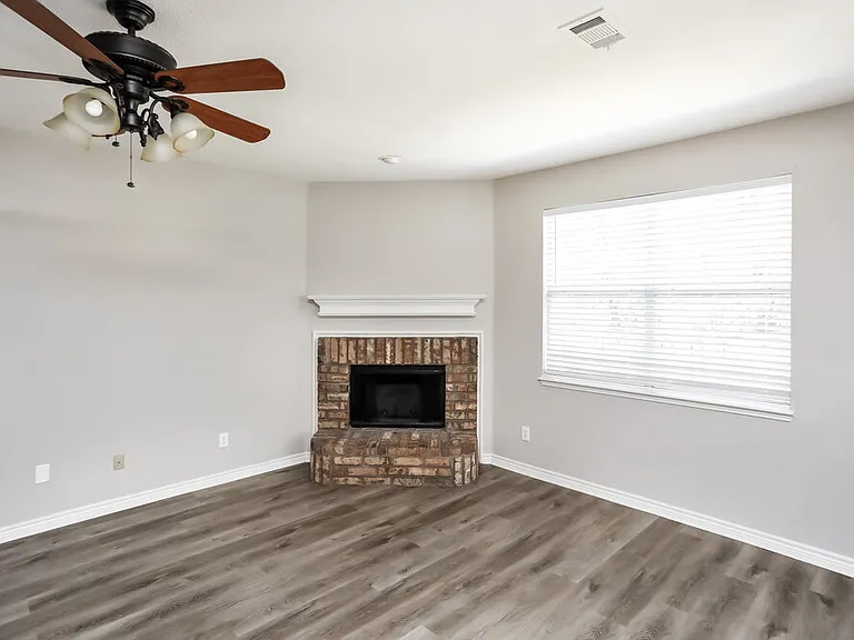 1124 Golden Eagle Ct — Photo 4