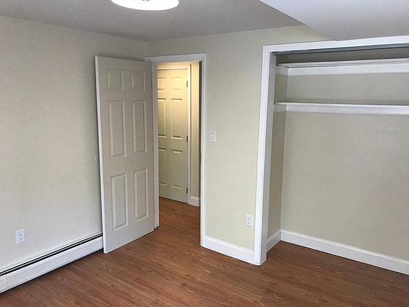 4th image of 614 Perimeter Dr #1