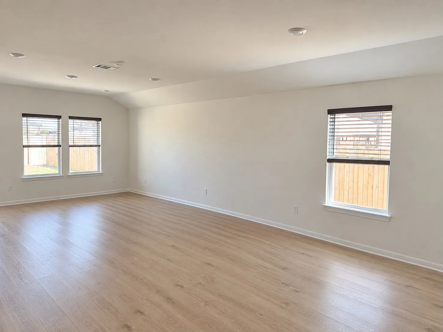 4 bed, 1798 sqft, $2,400 — Photo 3