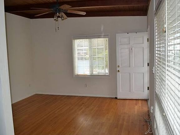 5th image of 109 Dolphin Ave APT 1