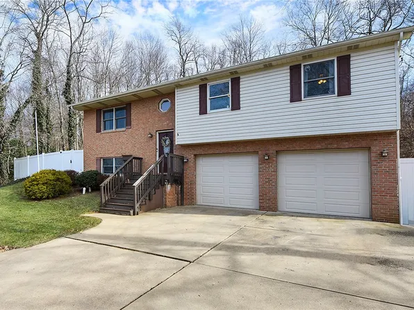 153 Edgewater Dr, Monaca, PA 15061