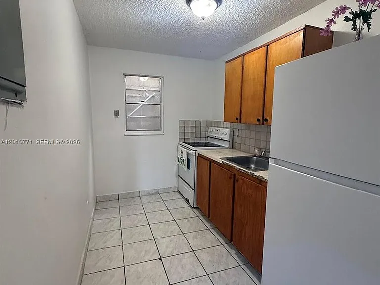 718 SW 11th Ave #5 — Photo 4