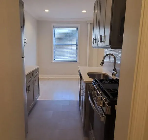 254 Martine Ave #1C — Photo 2