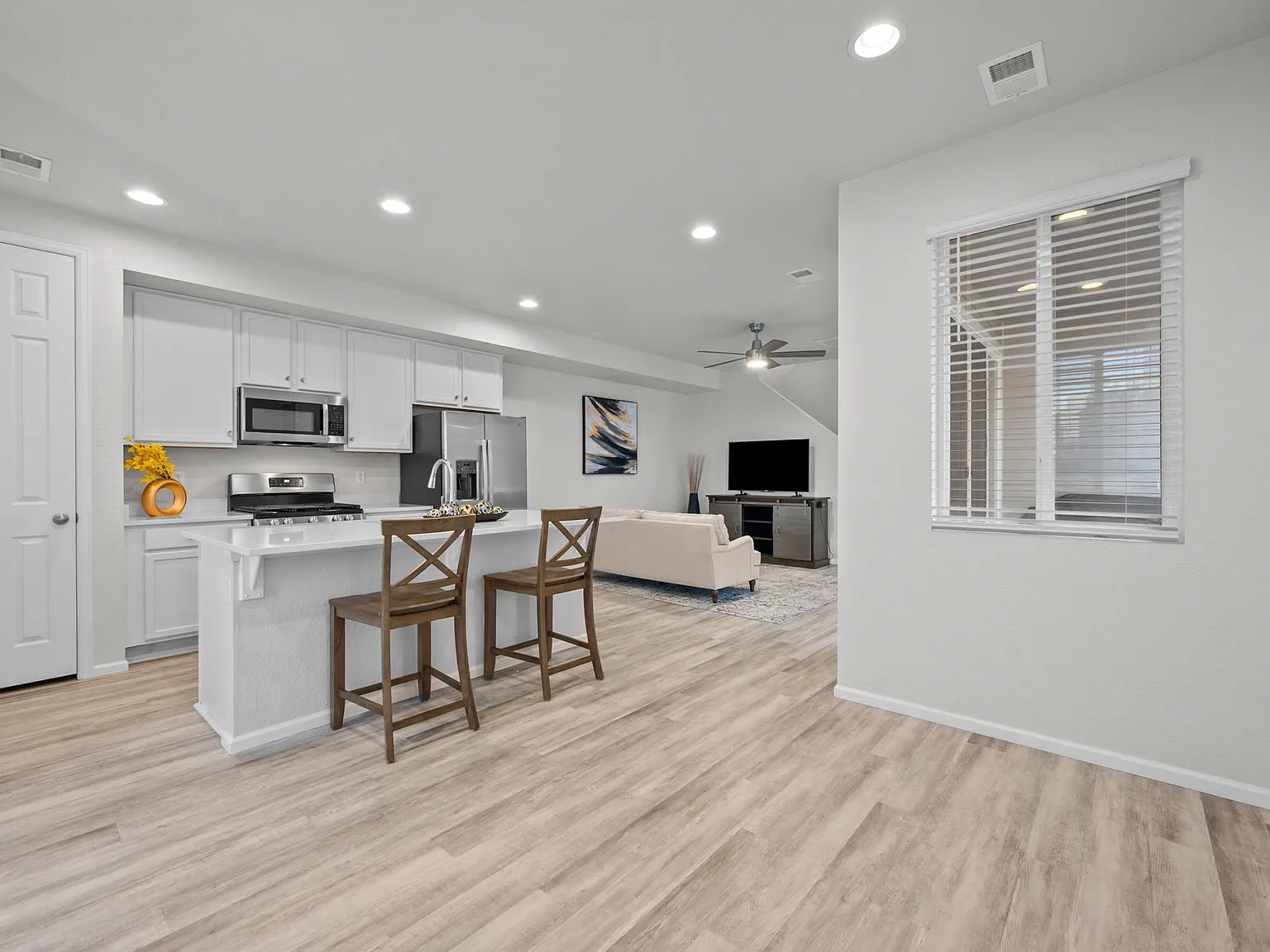 3 bed, 2.5 bath, 1483 sqft, $2,795 — Photo 3