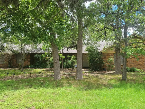 123 River Oaks Dr, Cedar Creek, TX 78612