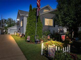 128 17th St SW, Cedar Rapids, IA 52404